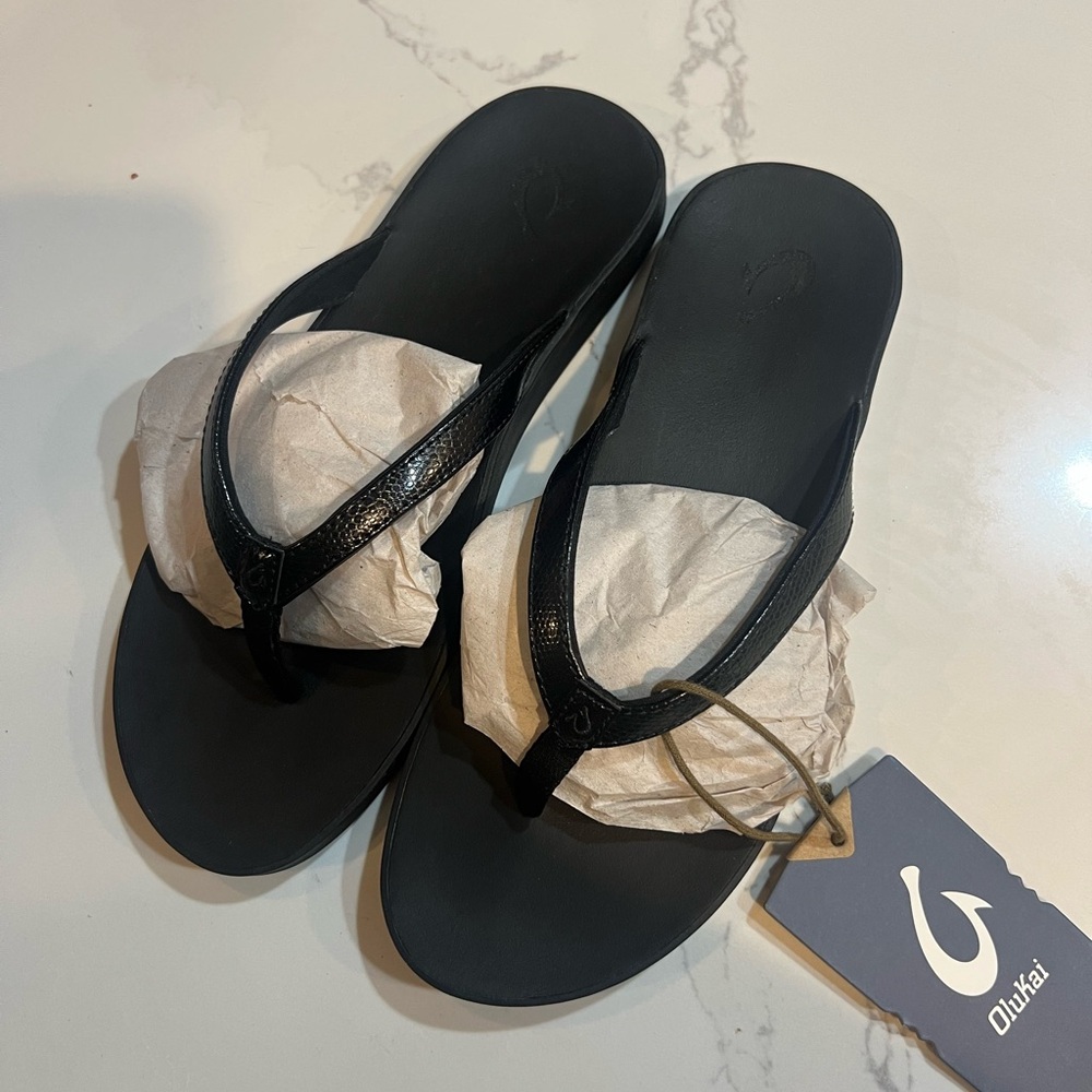 NWT Women’s OluKai Black Flip Flop Sandals Size 8